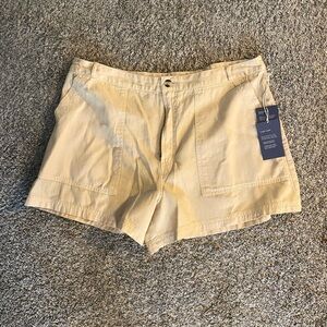 NWT Universal Thread Tan Short